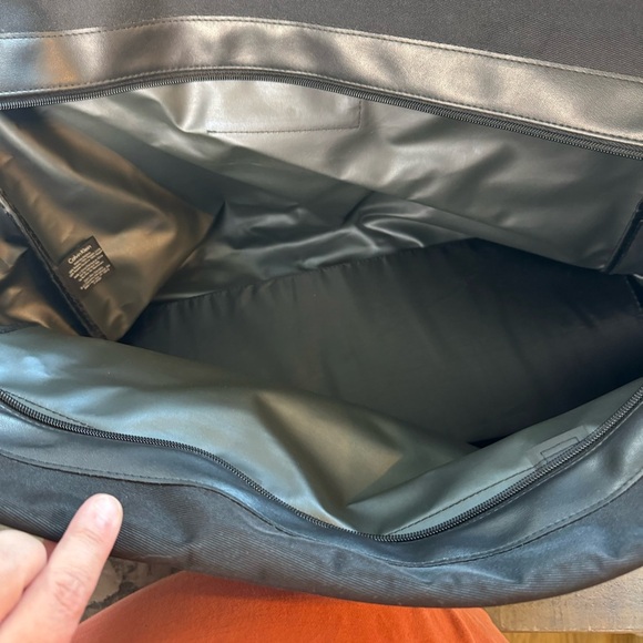 Calvin Klein Duffle Bag Carry On Black Arm Strap Travel Weekend Bag - Picture 3 of 9